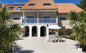Les Vagues Logis Hotel
